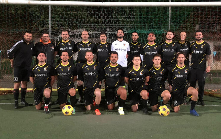 Squadra di calciotto di Padova che parteciperà al campionato organizzato da ASD OPEN CALCIO che si gioca nei campi del Couver!